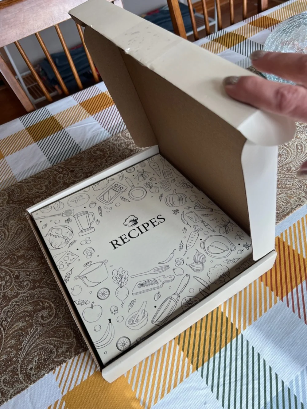 NEW in Box Recipe Binder 60 Plastic Sleeves, 12 Dividers, 60 Blank Recipe Cards